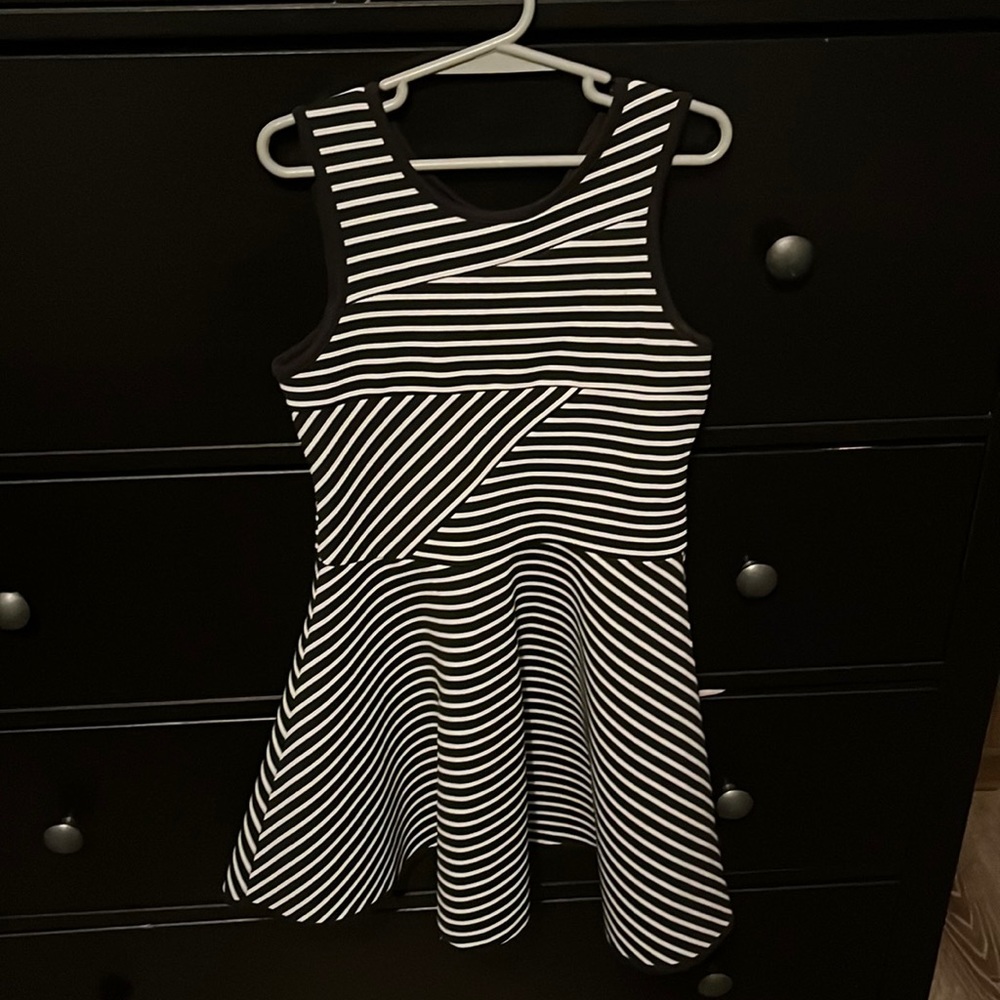 Adorable Girls Emily West Size 7 Dress